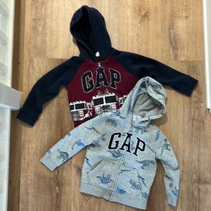 Set of gap hoodies